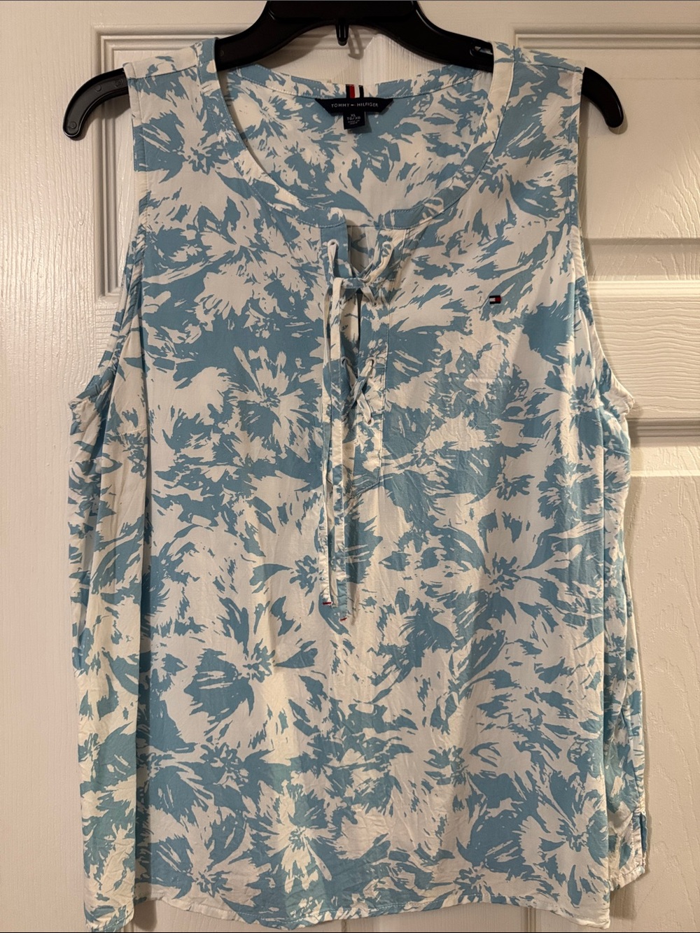 Tommy Hilfiger Blue and White Floral Tie-Front Sleeveless Tank